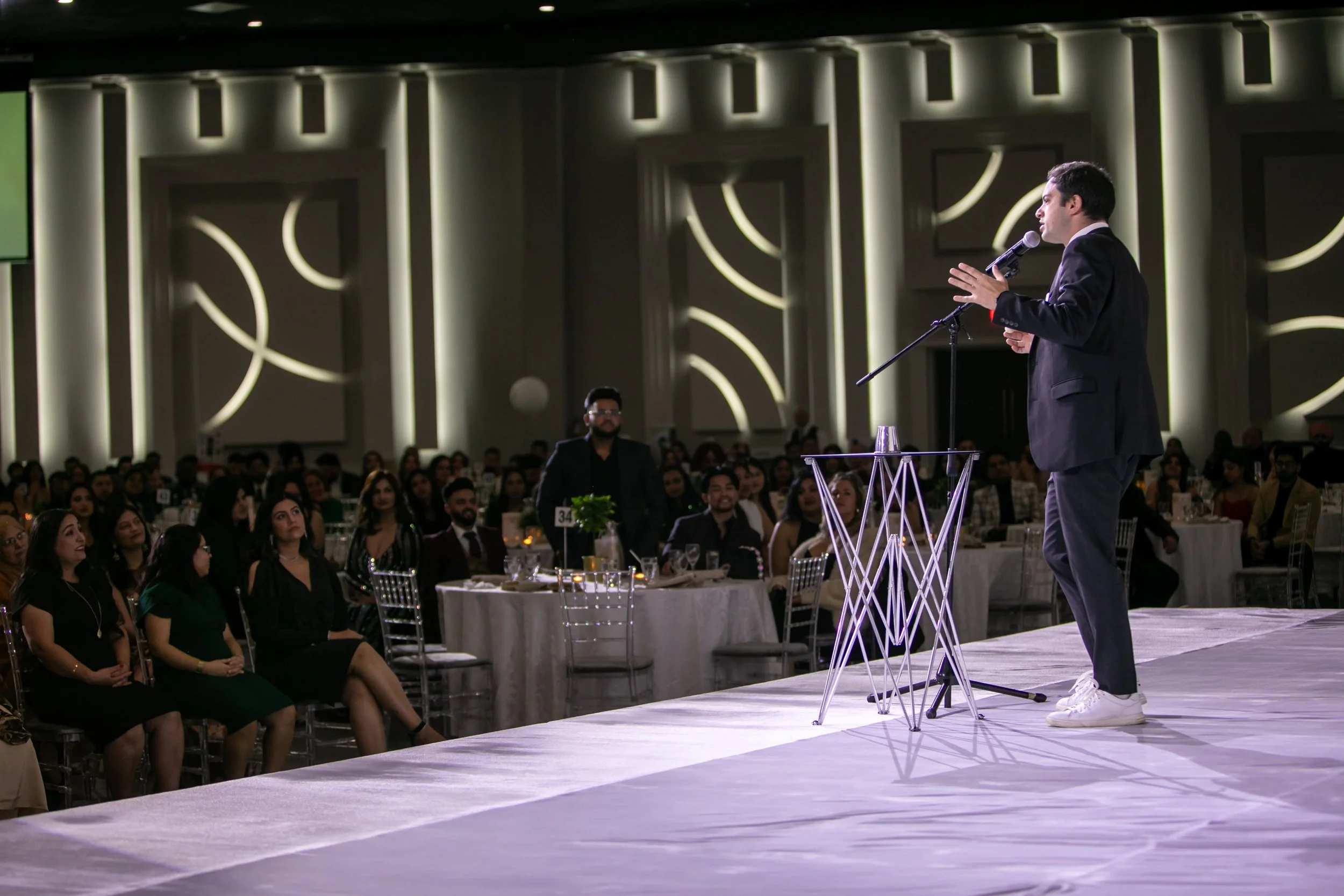 Corporate Magician Solutions for Modern Corporate Gatherings
