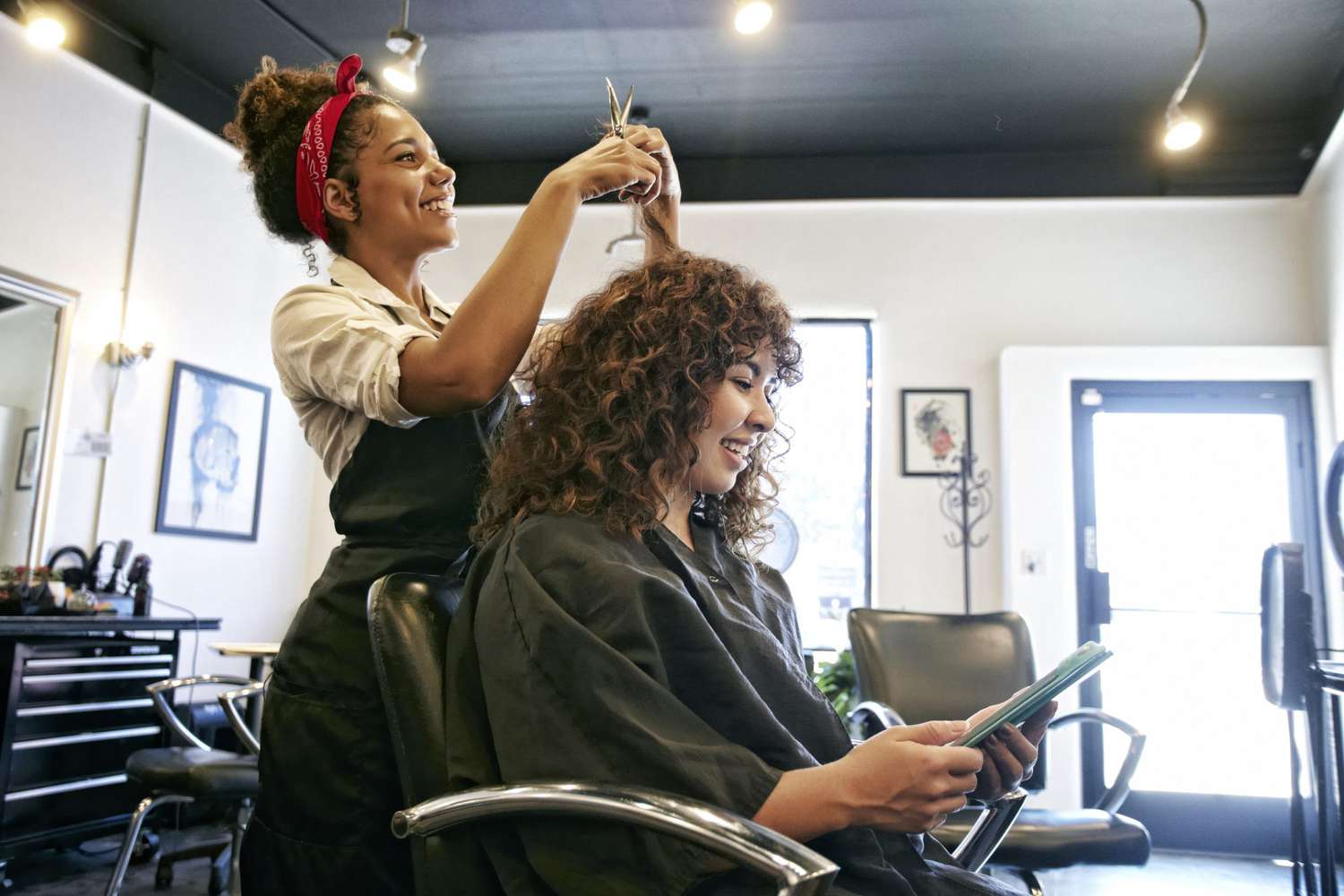 Benefits of Hiring a Professional hair stylist for Special Occasions