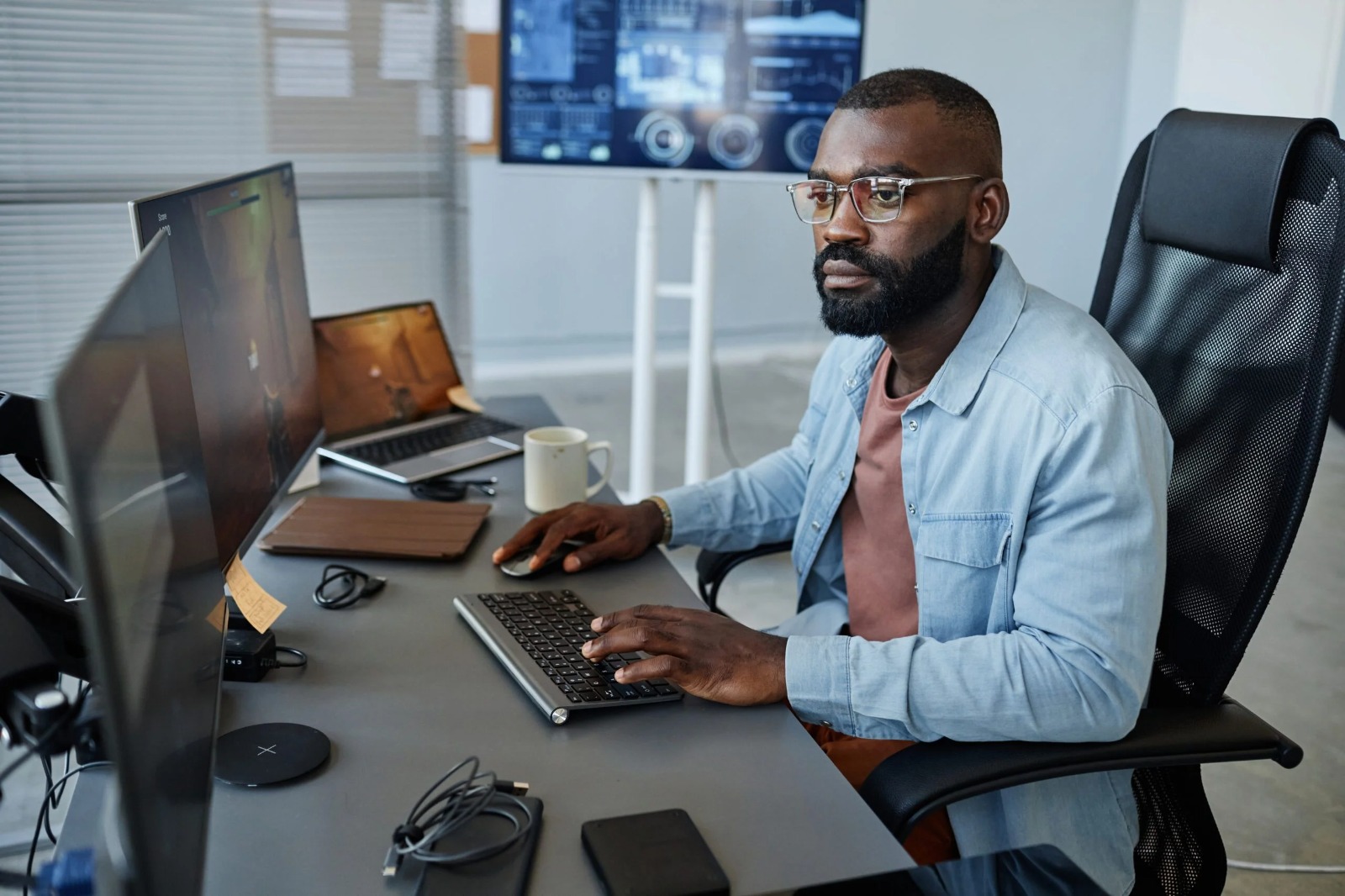 Reliable IT Support For Business with Proactive Monitoring and Helpdesk