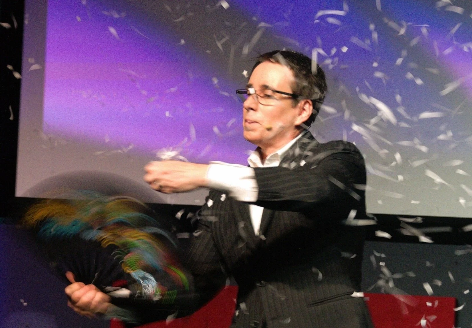 Professional Corporate Magician for Large-Scale Events – Magician Peter